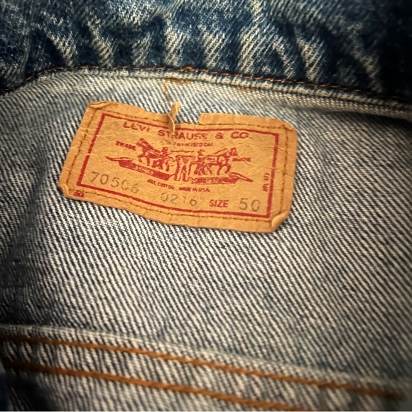Levi’s Jean jacket size 50 boyfriend cut - Picture 2 of 3